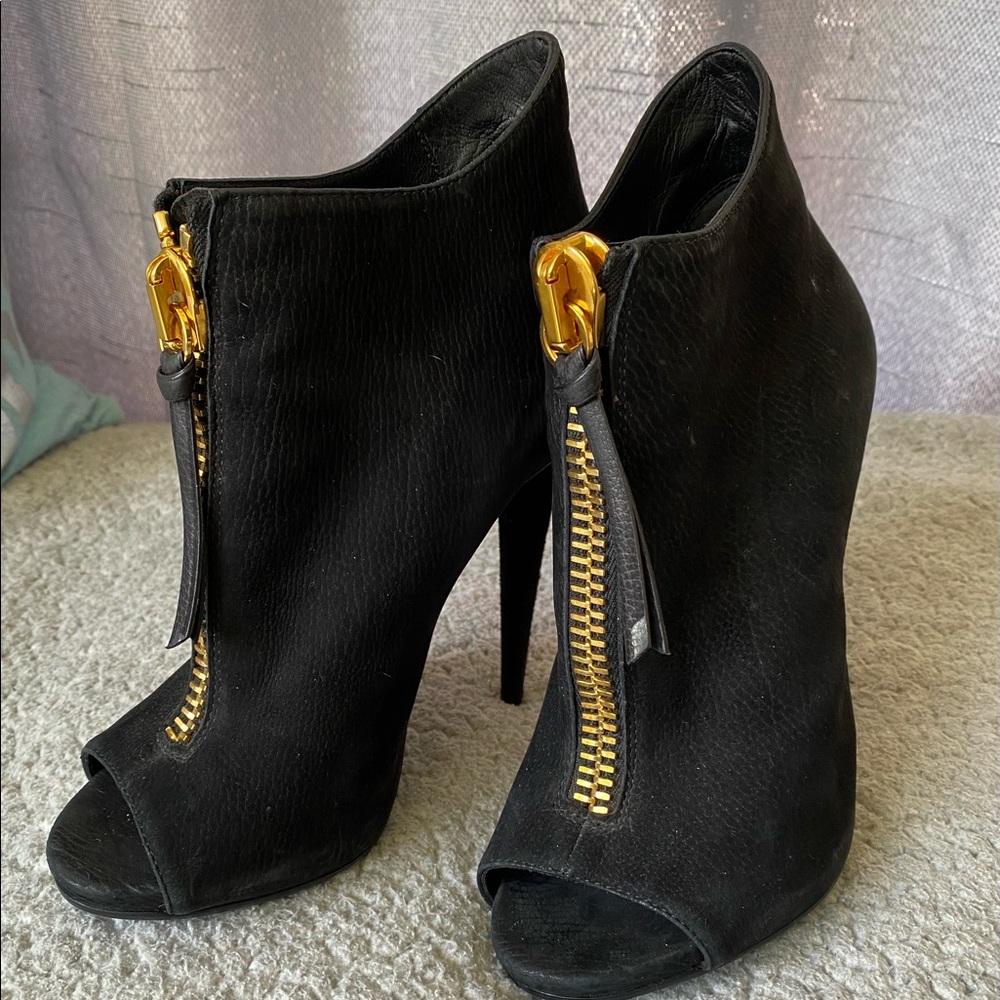 Giuseppe Zanotti suede black nubuck open toe